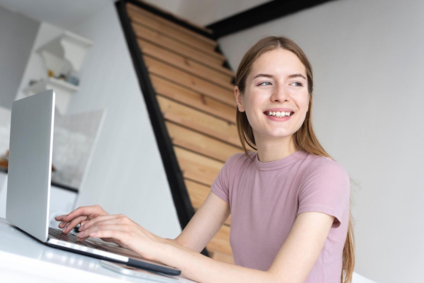 Interface dashboard pelaporan investasi dengan berbagai grafik dan metrik kinerja